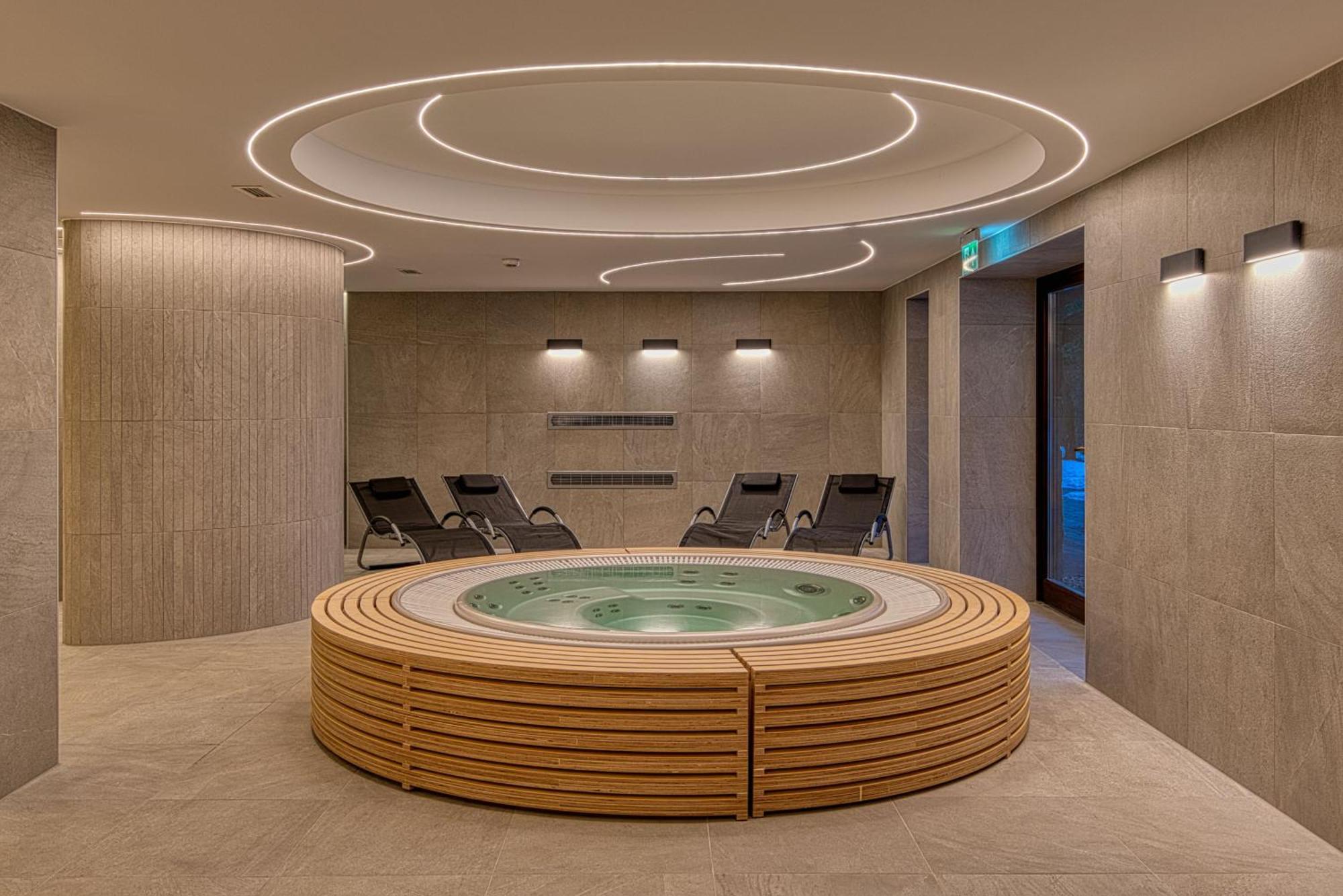 Cardoner Hotel Es Konferenciakoezpont Добогокьо Екстериор снимка