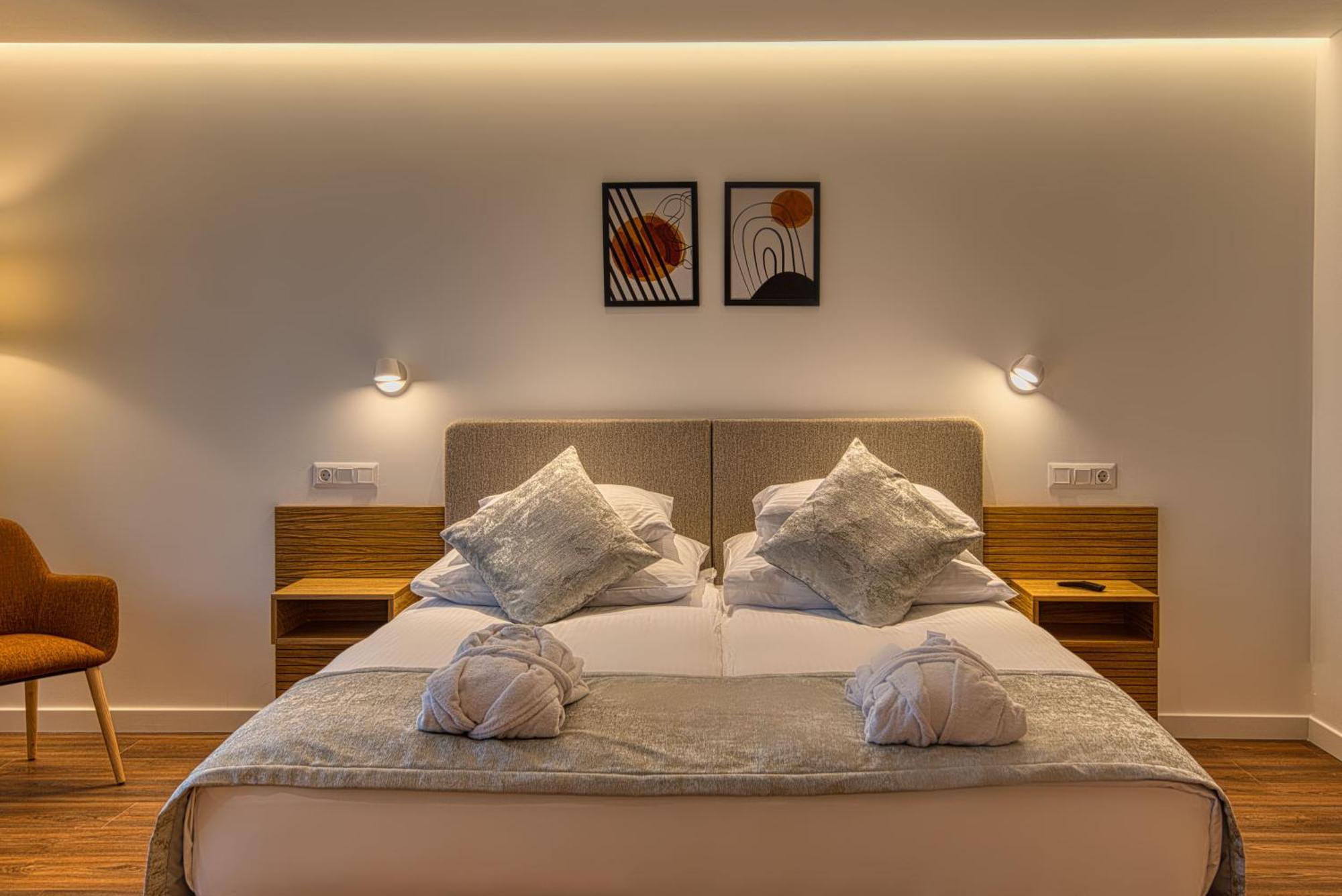 Cardoner Hotel Es Konferenciakoezpont Добогокьо Екстериор снимка
