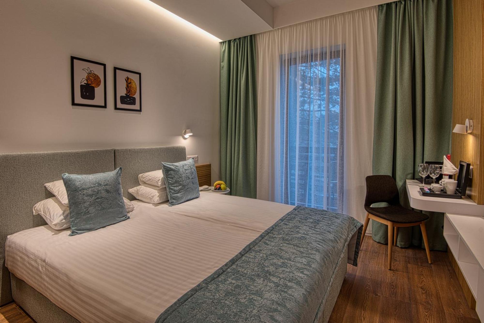 Cardoner Hotel Es Konferenciakoezpont Добогокьо Екстериор снимка
