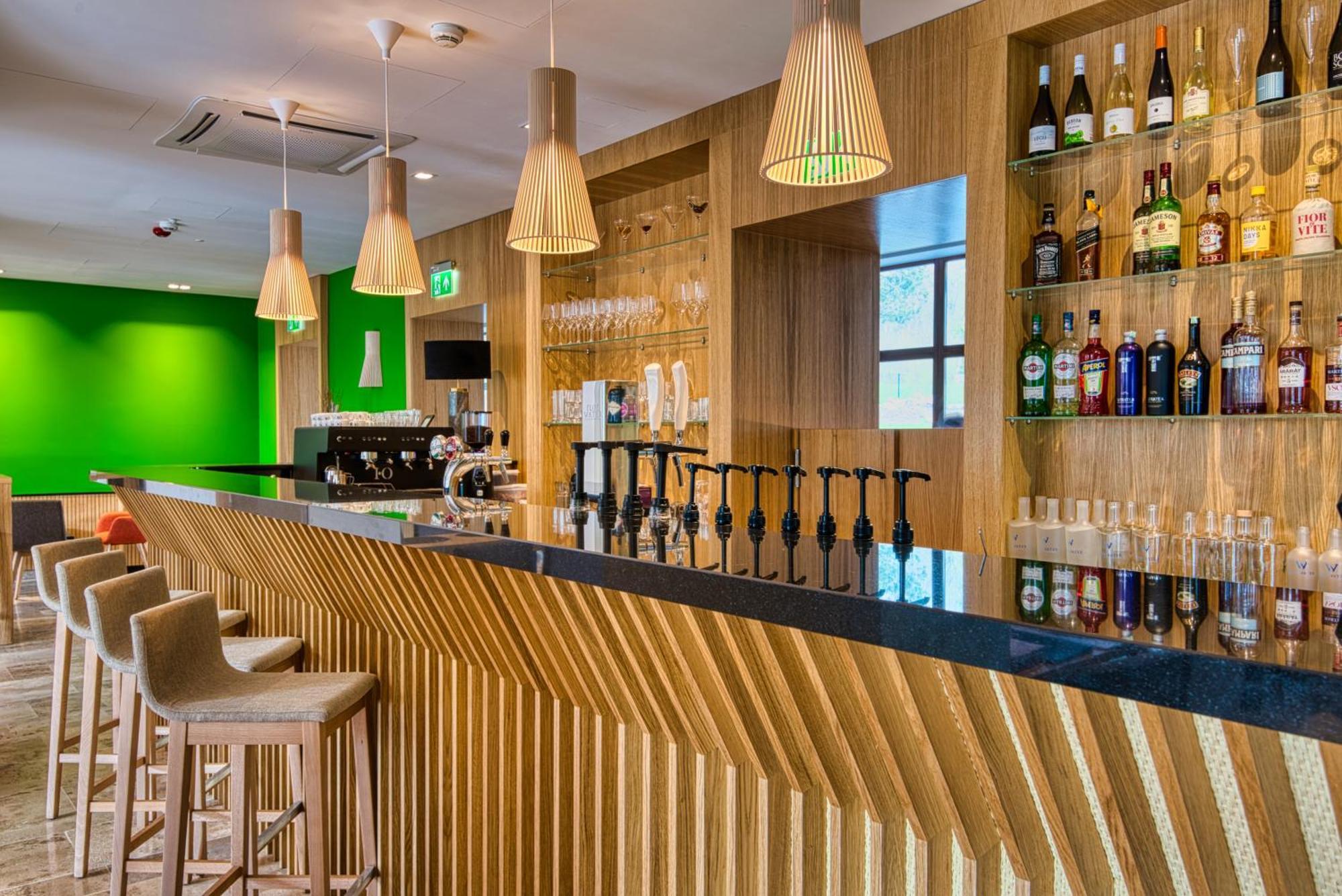 Cardoner Hotel Es Konferenciakoezpont Добогокьо Екстериор снимка