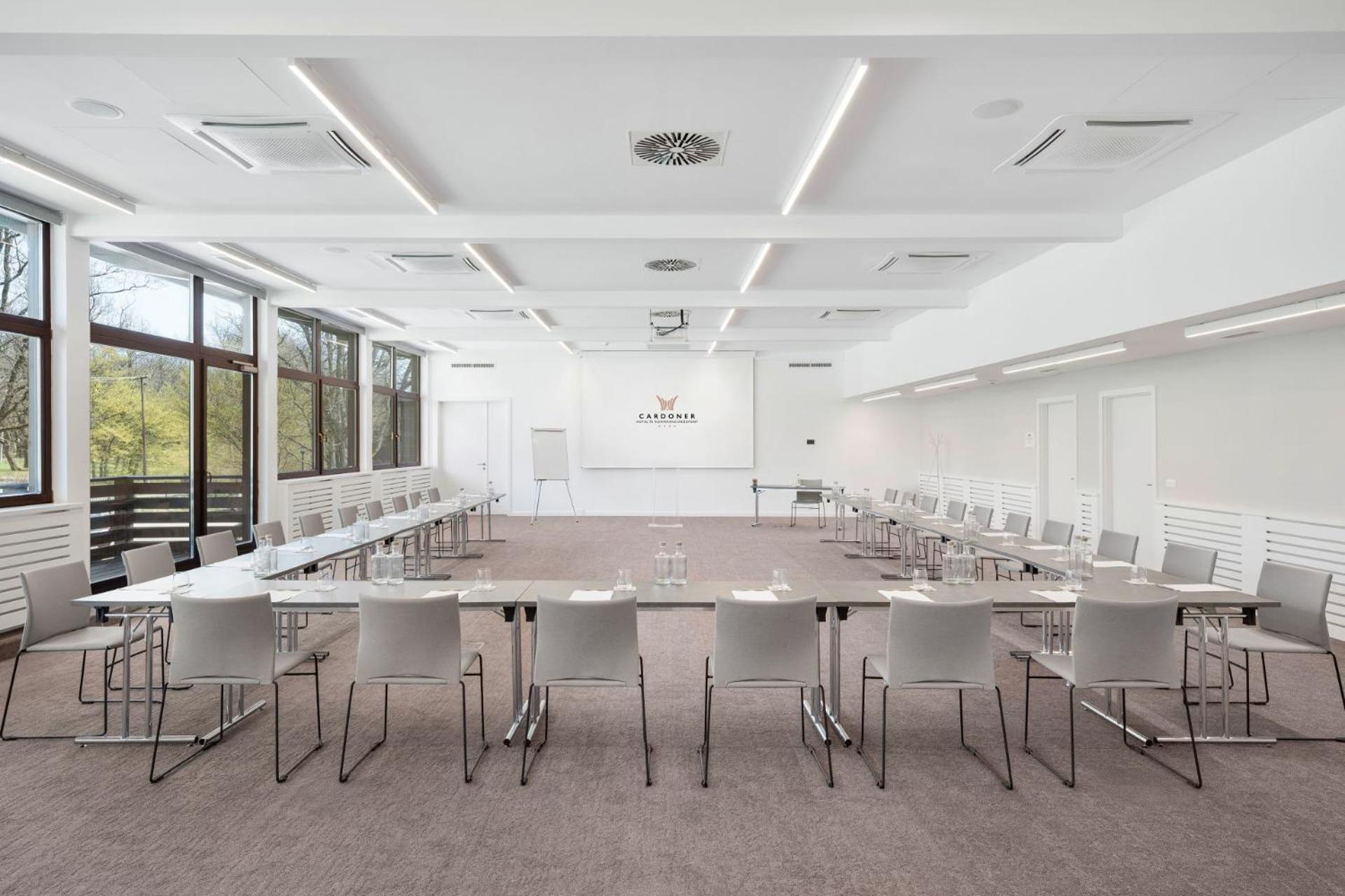 Cardoner Hotel Es Konferenciakoezpont Добогокьо Екстериор снимка