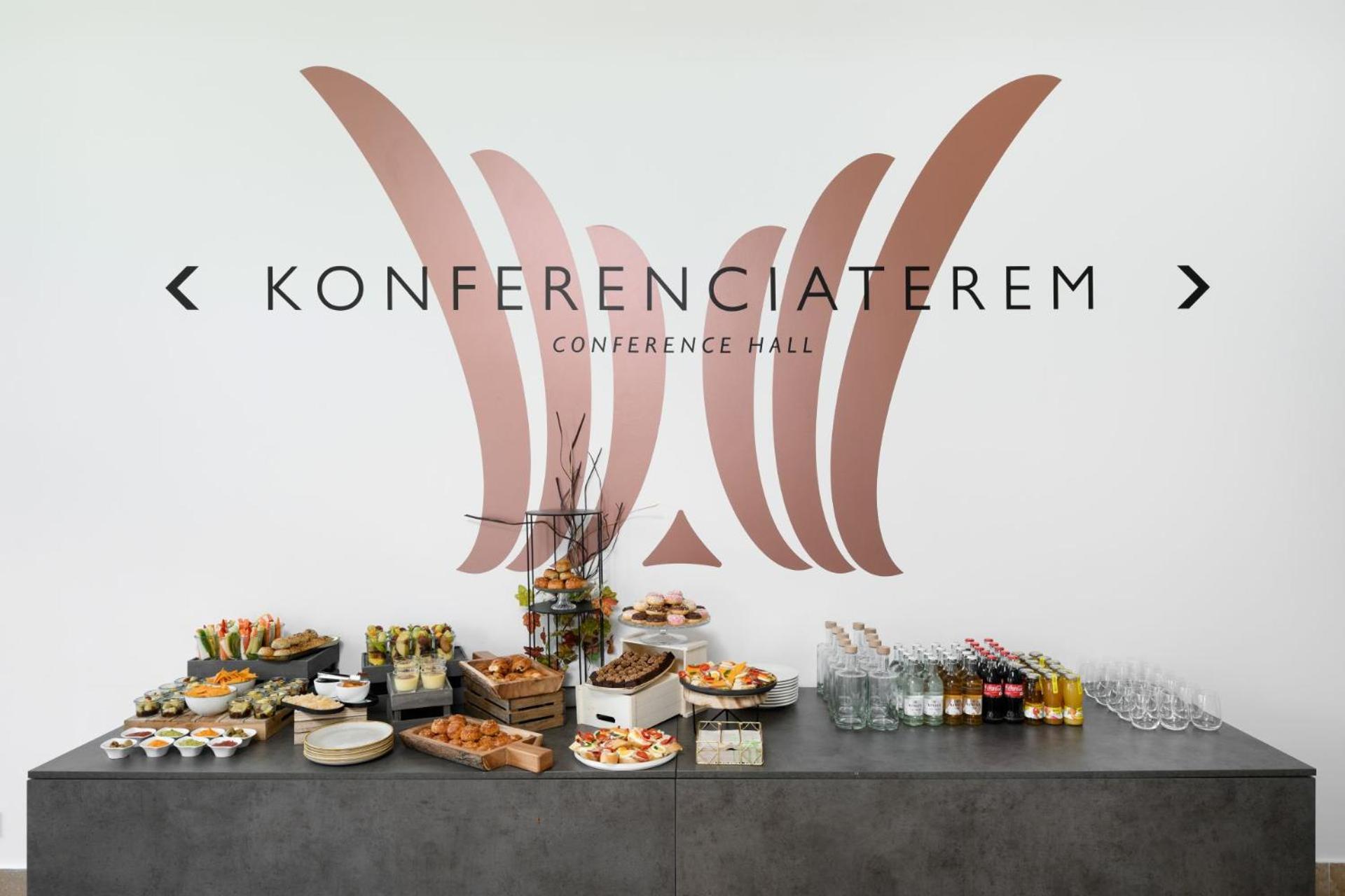 Cardoner Hotel Es Konferenciakoezpont Добогокьо Екстериор снимка